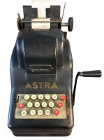 Auktion 353 / Los 16011 <br>gr. mechanische  Rechenmaschine "Astra"