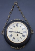 Auktion 353 / Los 2051 <br>Wanduhr, Metallgehäuse, Schlüsselwerk wohl überzogen, Altersspuren, ca. D-24cm