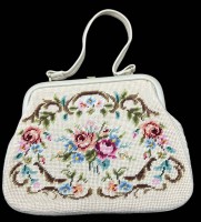 Auktion 353 / Los 13005 <br>Gobelin-Handtasche, guter Zustand,  ca. 23x30 cm, Ledergriff