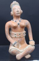 Auktion 353 / Los 15046 <br>Museumsreplik, Atzteken-Figur, Steinzeug, ca. H-28cm