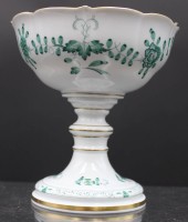 Auktion 353 / Los 8088 <br>kl. Tafelaufsatz  "Meissen" indisch grün, 1.Wahl, H-16 cm, D-15 cm