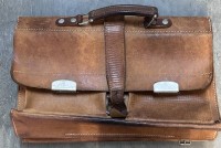 Auktion 353 / Los 13022 <br>vintage Leder Akten- bzw. Schultasche, ca. 30x41 cm