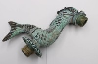 Auktion 353 / Los 16038 <br>figürlicher Wasserhahn, Fisch, Bronze mit grüner Patina, ca. L-17cm