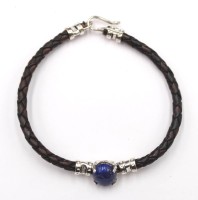 Auktion 353 / Los 1361 <br>Lederarmband mit 925er Silbermonturen sowie Lapis-Cabochon, ca. L-20cm