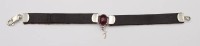 Auktion 353 / Los 1362 <br>Lederarmband  it 925er Silber-Monturen, Granat-Cabochon, L-19cm