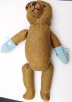 Auktion 353 / Los 12036 <br>alter Teddy, Holzwolle gefüllt, stark bespielte Erhaltung, ca. H-52cm