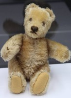 Auktion 353 / Los 12048 <br>kl. Teddy, wohl Steiff, Druckstimme, ca. H-17cm