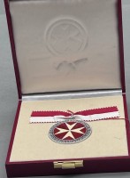 Auktion 353 / Los 6037 <br>gr. Verdienstmedaille der schweiz.Hosptaliter Vereines in Etui, verso Eigentümername und dat. 1989, Freimaurer bzw. Johaniter