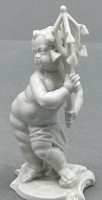 Auktion 355 / Los 8090 <br>Nymphenburg  Figur, Putto mit Schellenbaum, Entwurf Bustelli, weiss, H-12 cm