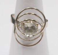 Auktion 354 / Los 1006 <br>925er Design-Ring, klarer Stein, offene Schiene, 3,5gr.