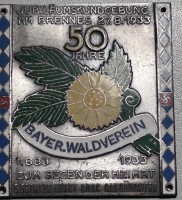 Auktion 354 / Los 15008 <br>gr. Plakette "Bayer. Waldverein 50 Jahre " 1933 5. Ostmarkfahrt ADAC Gau Südbayern, emailliert,  8x7,3 cm