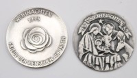 Auktion 354 / Los 6024 <br>2x Weihnachtsmedaillen, 1989 u. 1993, Silber (gepr,), je ca. D-3,5cm, zus. 34,7gr.