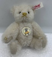 Auktion 354 / Los 12040 <br>kl. Club-Teddy Steiff 2008, H-10 cm, komplett