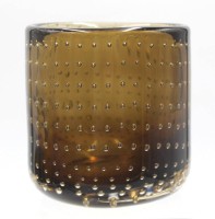 Auktion 354 / Los 10015 <br>Kunstglas-Vase, braun mit Luftblasen, ca. H-10,5cm D-10,5cm