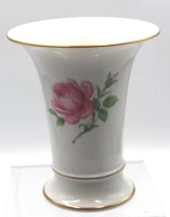 Auktion 354 / Los 8166 <br>Kratervase, Meissen, Schwertermarke, Rosenbemalung, 2 Schleifstriche, H-16,5cm