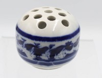 Auktion 354 / Los 9012 <br>Steck-Vase, signiert Flemming '89, blaues Dekor, ca. H-7cm D-8,5cm