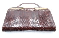 Auktion 354 / Los 13025 <br>braune Vintage-Damenhandtasche, Schlangenleder, 60/70er Jahre, 16 x 30cm