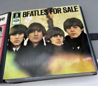 Auktion 354 / Los 16025 <br>Album mit 14 frühen Beatles Alben, gut erhalten, tw. Doppel Lps