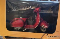 Auktion 354 / Los 16034 <br>Vespa Motorroller, 1:12 in OVP, rot