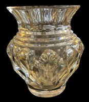 Auktion 354 / Los 10042 <br>schwere Kristallvase mit Schliff, H-14 cm