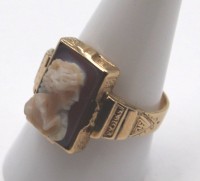 Auktion 355 / Los 1018 <br>antiker Gold-Ring, 19. Jhd, mit Cameé, Gold um 14 ct (gepr.), 7,2gr., RG 61,5