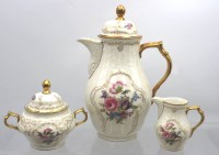 Auktion 355 / Los 8003 <br>Kaffeeservice, Rosenthal, Sanssouci, Blumenbemalung und Goldzier, Kaffeekern, 5x kompl. Gedecke, anbei Tasse (Chip) sowie Kuchenteller, Kanne H-28cm Tassen H-5cm