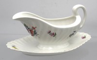 Auktion 355 / Los 8009 <br>Sauciere, Nymphenburg, Wellenform gerippt 20. Jhd., Blumenbemalung, H-12cm L-25cm