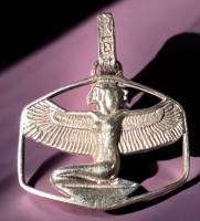 Auktion 355 / Los 1047 <br>Silber-Anhänger mit altägyptichen Motiv, ca. 4x3 cm, 5 gr.