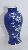 Auktion 355 / Los 15512 <br>Vase, China/Korea?, älter, Kirschblütenbemalung, leider geklebt, ca. H-17cm