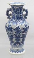 Auktion 355<br>Vase, wohl China, älter, Blaumalerei, bestossen, H-23cm