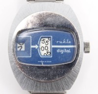 Auktion 355 / Los 2028 <br>Herren-Armbanduhr, Ruhla Digital, Werk läuft, Tragespuren, ca. 4,1 x 3,5cm