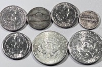 Auktion 355 / Los 6029 <br>7 Münzen USA, davon 2x Half Dollar J.F. Kennedy 1964/65