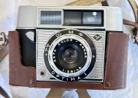 Auktion 355 / Los 16044 <br>Agfa Fotoapparat in orig. Ledertasche,