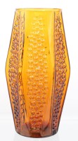 Auktion 355 / Los 10064 <br>Art Deco Bernsteinfarbene Vase, wohl CSSR, H-34 cm