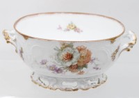 Auktion 356 / Los 8002 <br>gr. Schale auf Stand, frühes Rosenthal Sanssouci, Goldzier und aufwendige Blumenbemalung, um 1900,  ca. H-13,5cm B-31cm