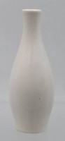 Auktion 356 / Los 9000 <br>kl. Vase, Bontjes van Beek, weisse Glasur, signiert, ca. H-14cm