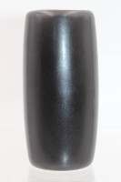 Auktion 356 / Los 9004 <br>kl. Vase, Bontjes van Beek, schwarze Glasur, signiert, ca. H-11cm