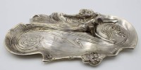 Auktion 356 / Los 11017 <br>schwere Jugendstil-Schale, versilbert, mit liegenden Mädchen, 34x19 cm, H-6,5 cm