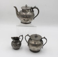 Auktion 356 / Los 15010 <br>Zinn-Teekern, James Dixon &amp; Son, Sheffield, div. Druckstellen und 1x Restauration, ca. H-14,5cm