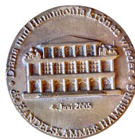 Auktion 356 / Los 15067 <br>gr. Bronzeplakette "Handelskammer Hamburg" 2005, D-9 cm