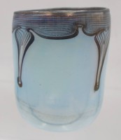 Auktion 356 / Los 10009 <br>Jugendstil-Vase, blau überfangen mit Silberdekor, Abriss, Handarbeit, H-15 cm, D-11 cm