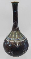 Auktion 356 / Los 15526 <br>China Cloissonè Vase,  Ornamentdekor, mittig gr. Delle mit kl. Abplatzer, H-25 cm