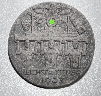 Auktion 356 / Los 7018 <br>Nadel "Reichsparteitag 1937" getragene Erhaltung, D-4,5 cm