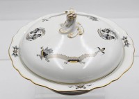 Auktion 356 / Los 8105 <br>Deckelterrine, Meissen, Schwertermarke, grauer Drache, 1. Wahl, ca. H-16,5cm D-26,5cm