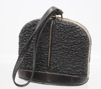 Auktion 356 / Los 13009 <br>kl. ältere Damenhandtasche, wohl 50er Jahre, ca. 12 x 13cm