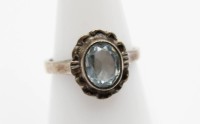 Auktion 357 / Los 1017 <br>Silber-Ring um 1920/30, hellblauer Stein, 3,6gr., ca. RG 53