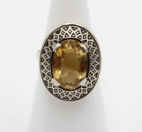 Auktion 357 / Los 1025 <br>Silber-Ring mit gelben Stein, Art-Déco, leider Schiene gebrochen, 4,9gr., ca. RG 52