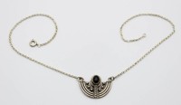 Auktion 357 / Los 1029 <br>925er Silber-Collier mit Onyx-Cabochon. 9,6gr., ca. L-40cm, wohl Südamerika