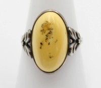 Auktion 357 / Los 1042 <br>Silber-Ring (gepr) mit Butterscotch-Bernstein, 4,1gr., RG 59