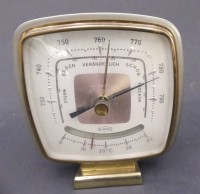 Auktion 357 / Los 16025 <br>Tischbarometer von "Sundo", Messinggehäuse, H-12 cm, B-10 cm